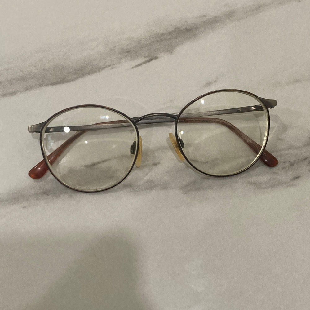 Stylish Round Glasses with Black and Brown Frame